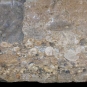 Image couleur de roche grise avec bosses rondes de roc blanc, gris et brun