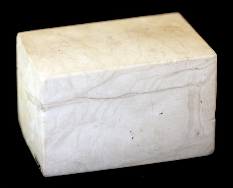Colour image of block of white rock with streaks of gray