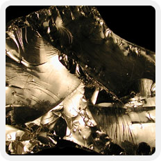 Image couleur de roche noire très irisée